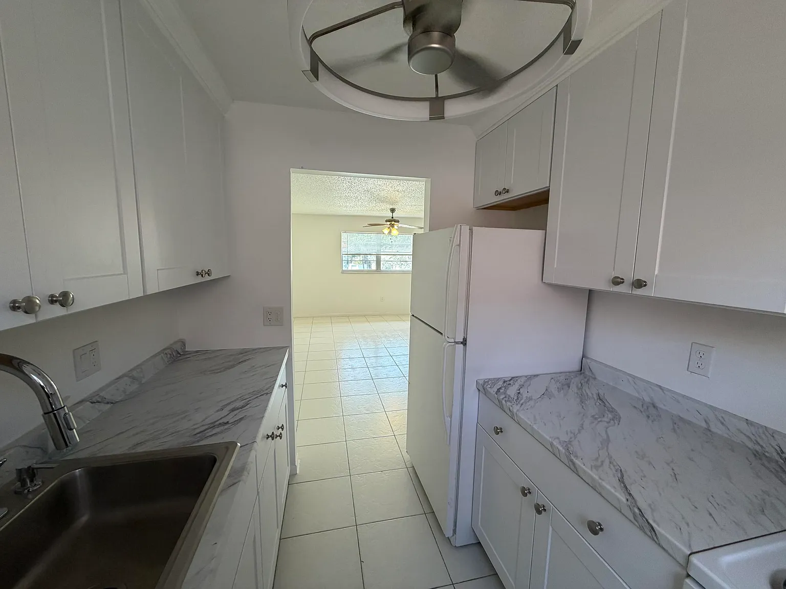 2 bed, 1.5 bath, 900 sqft, $2,200 — Photo 3