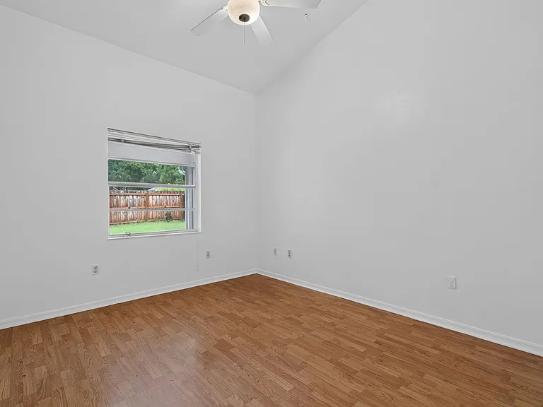 2324 NW 40th Pl — Photo 29