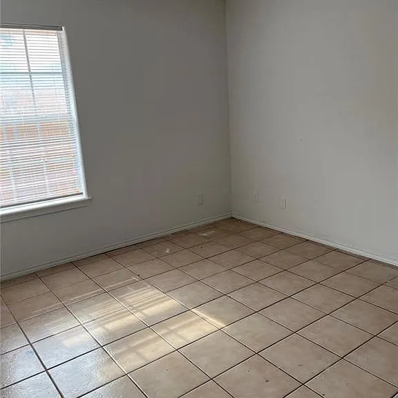 2515 Salvatierra Ave — Photo 9