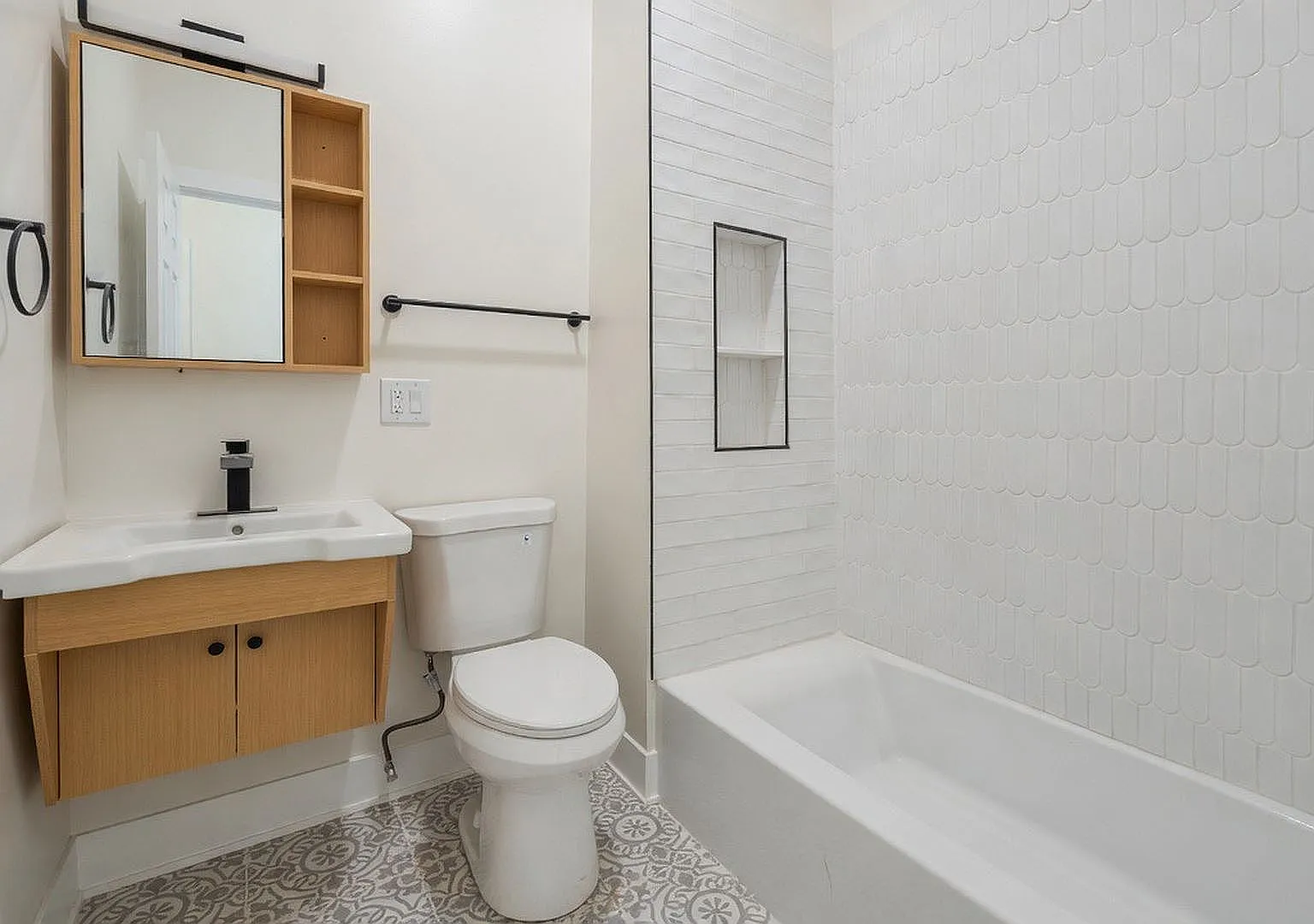 1 bed, 1.0 bath, $2,249 — Photo 4