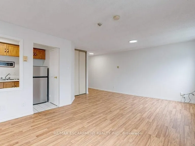 175 Hunter St E #207 — Photo 8
