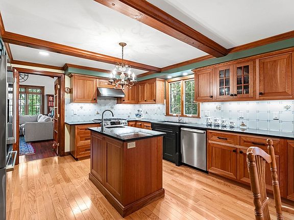 5th image of 175 Herrick Rd