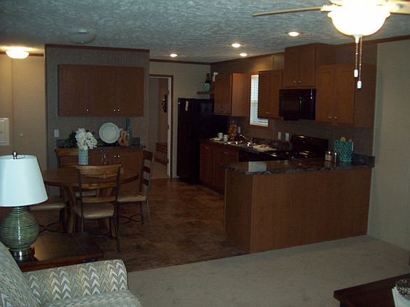 5th image of 1048 Calgary Dr
