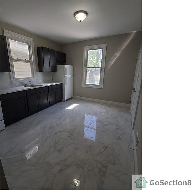 1st image of 305 Avon Ave Floor 2