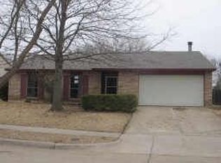 604 Live Oak Dr, Mansfield, TX 76063