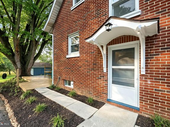 5th image of 400 Hanover Rd