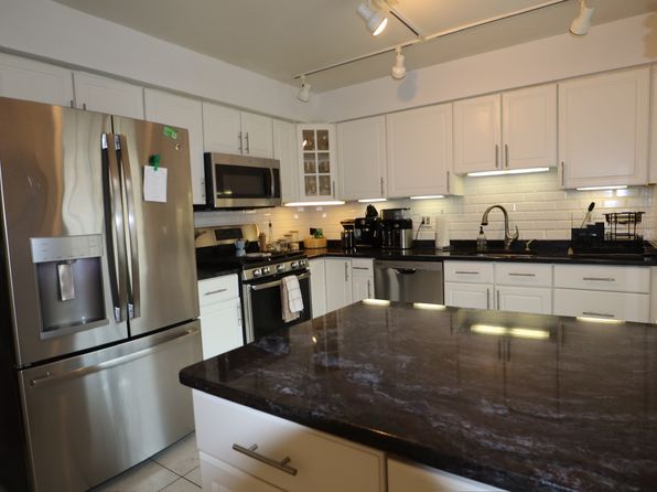 237 Strawberry Hill Ave APT 18