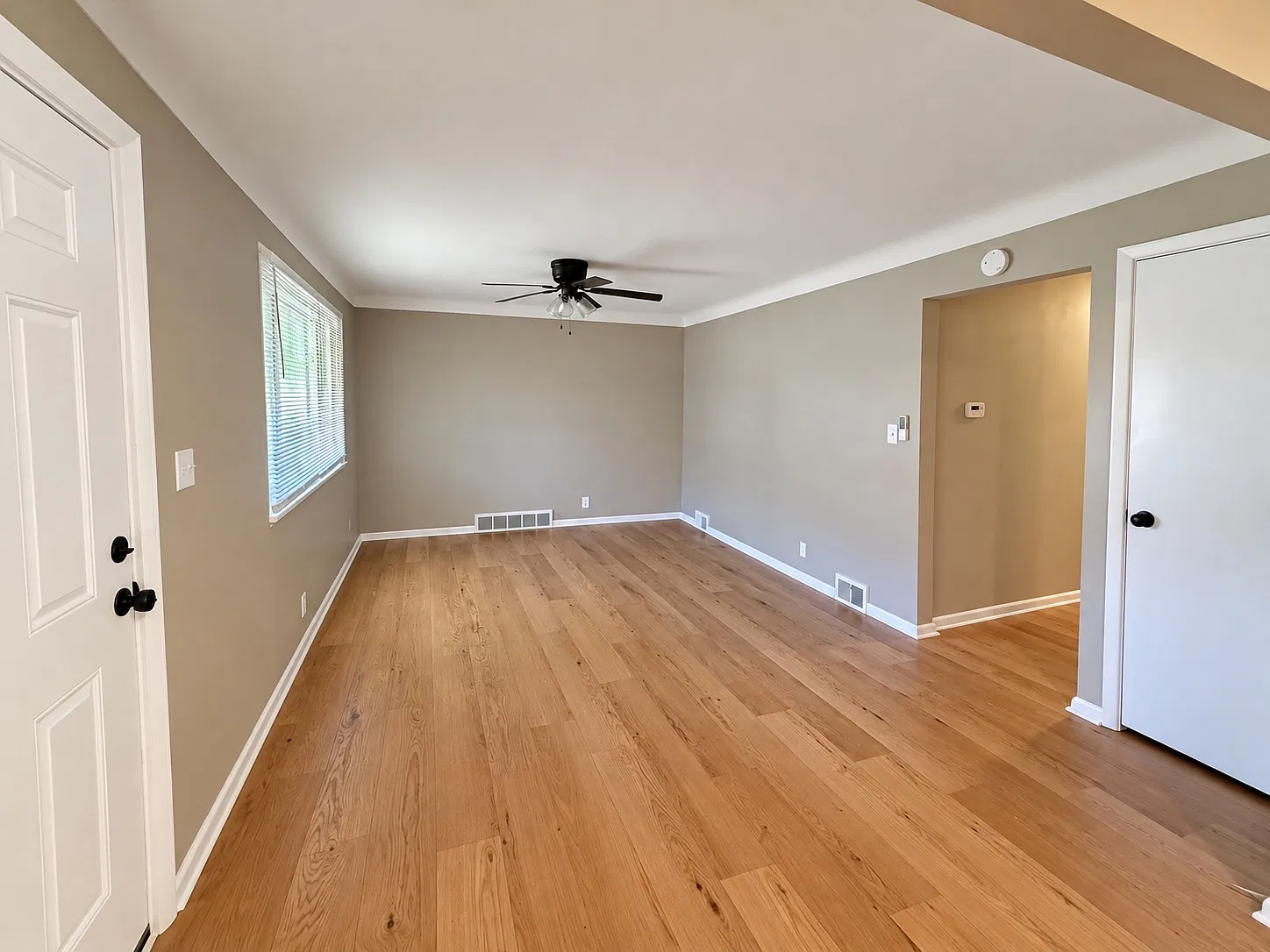 3 bed, 1.5 bath, 980 sqft, $1,795 — Photo 2