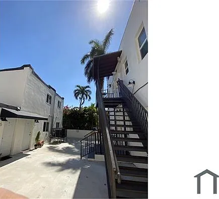 1059 SW 3rd St #7 — Photo 14