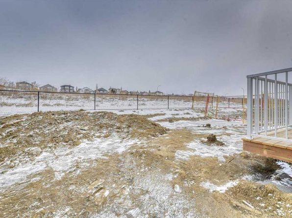 172 E Lakewood Cir, Strathmore, AB T1P 0G9