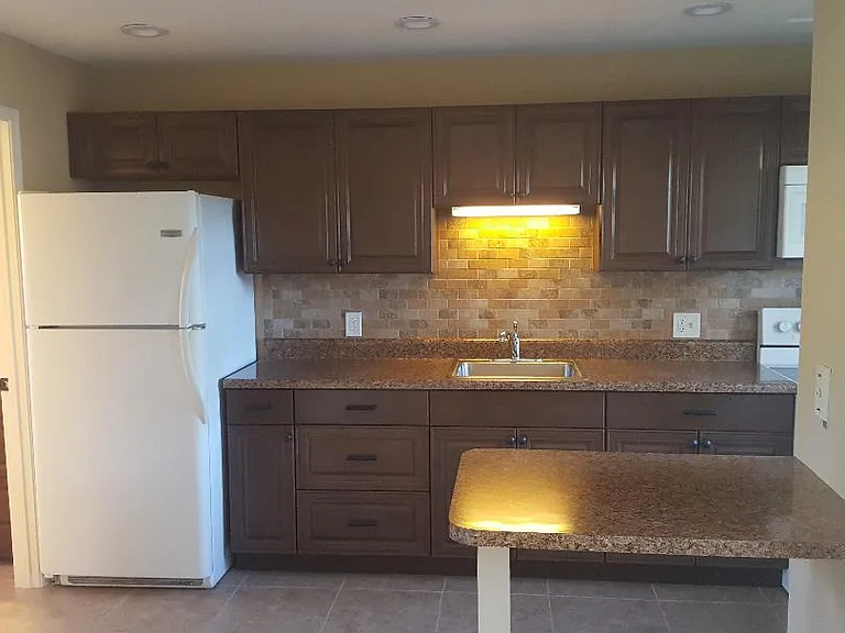 1041 SE Monterey Rd #B17 — Photo 1