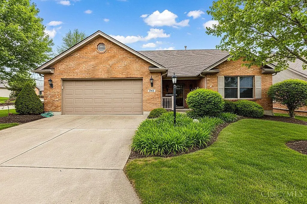 1192 Deerfield Cir photo 1