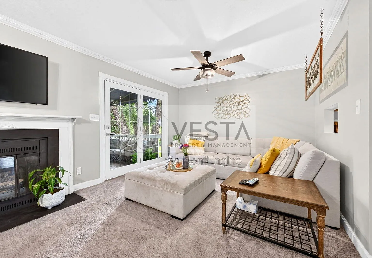 3 bed, 2.0 bath, 1824 sqft, $2,000 — Photo 2