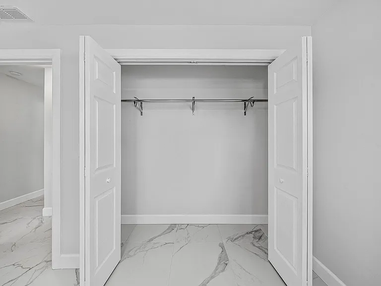 240 SW 7th St #11 — Photo 17