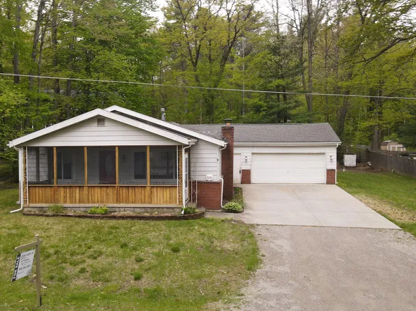206 Harvey Ave, Houghton Lake, MI 48629