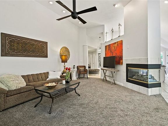 2nd image of 17 Audubon Ln