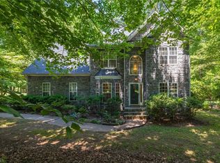 2805 Lockland Dr, Oak Ridge, NC 27310