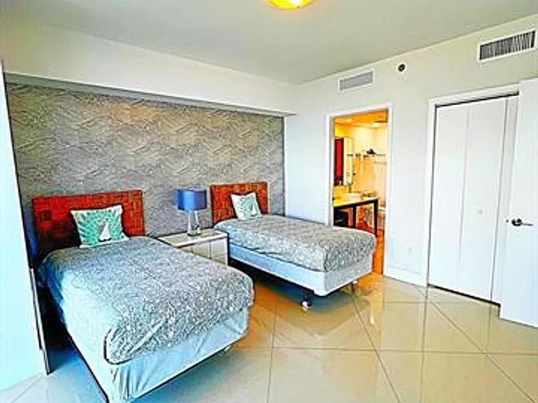 495 Brickell Ave #CU-1605 — Photo 16