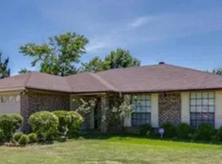 6824 Loma Vista Dr, Fort Worth, TX 76133