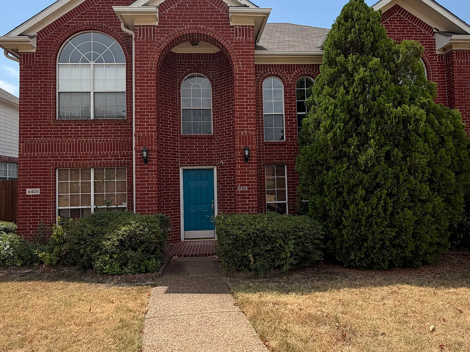 4 bed, 2572 sqft, $2,600 — Photo 1