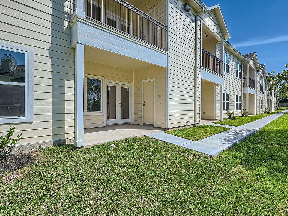 1st image of 12565 Melville Dr #311