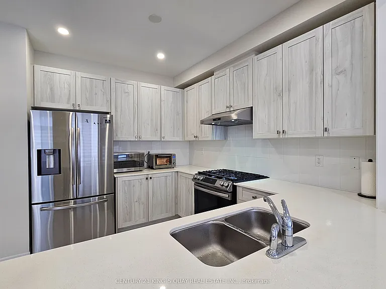 39 Ducharme Dr — Photo 5