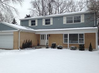 990 Hunter Ct, Deerfield, IL 60015