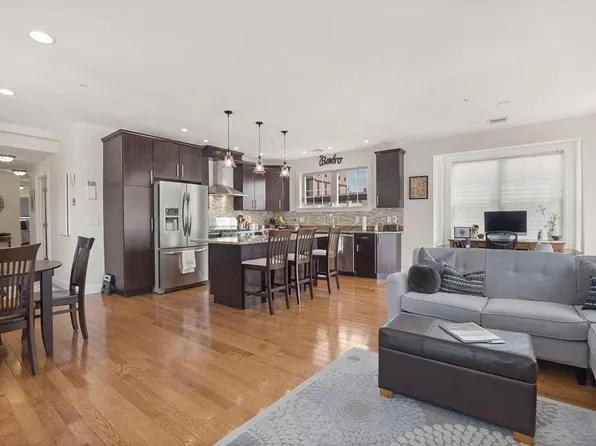 553 E 1st St #3, South Boston, MA 02127