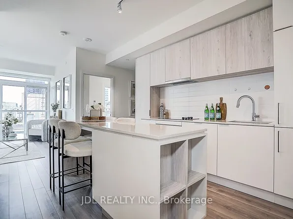 89 Church St #1106, Toronto, ON M5C 2G3