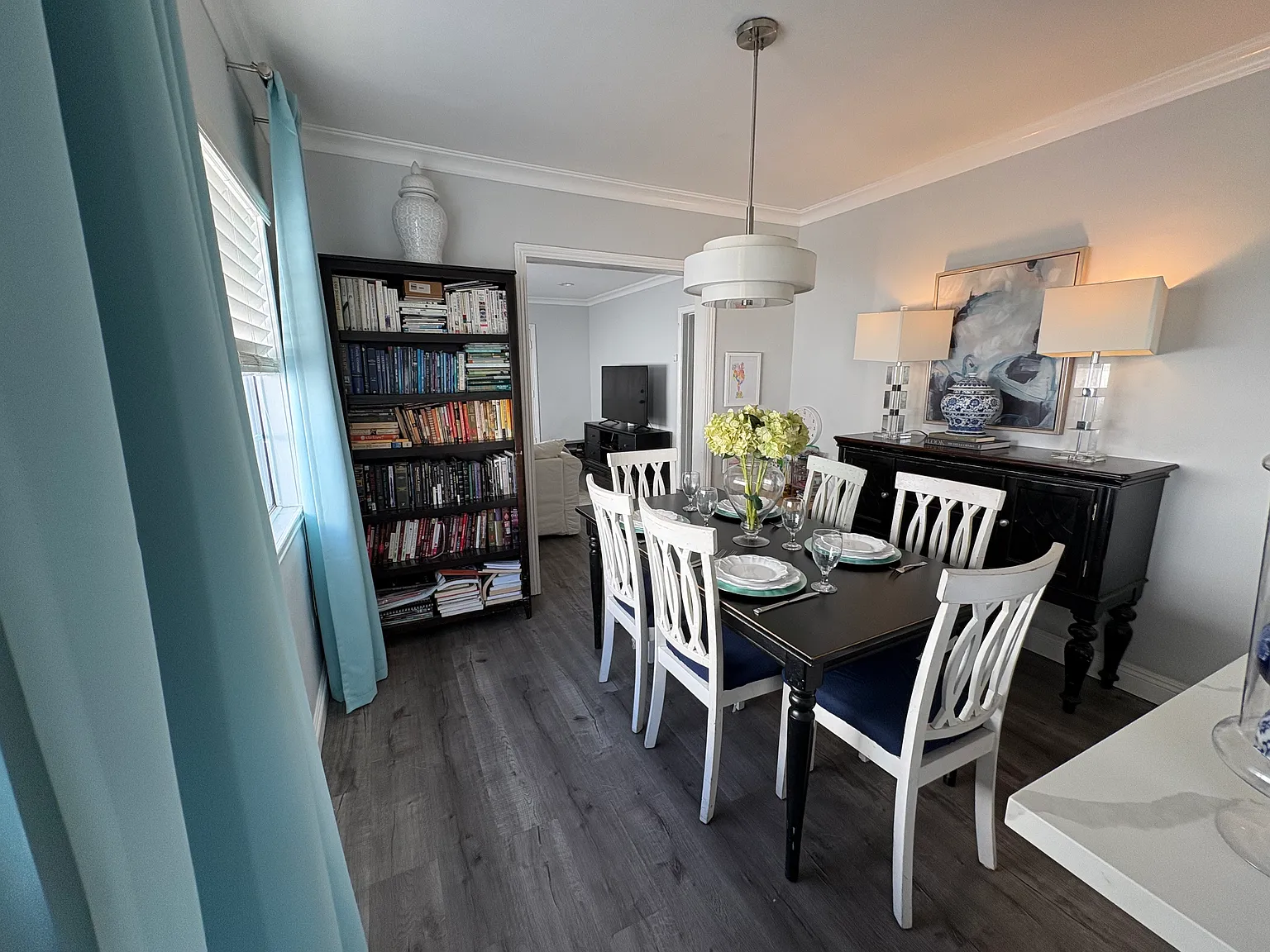 2 bed, 800 sqft, $3,300 — Photo 3