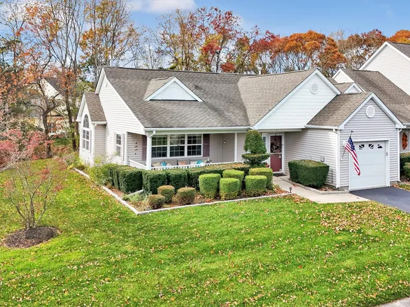 601 Pebble Beach Path, Riverhead, NY 11901