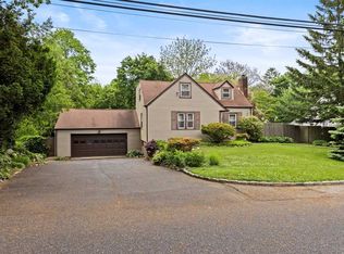 5 Cottage Ct, Huntington Station, NY 11746