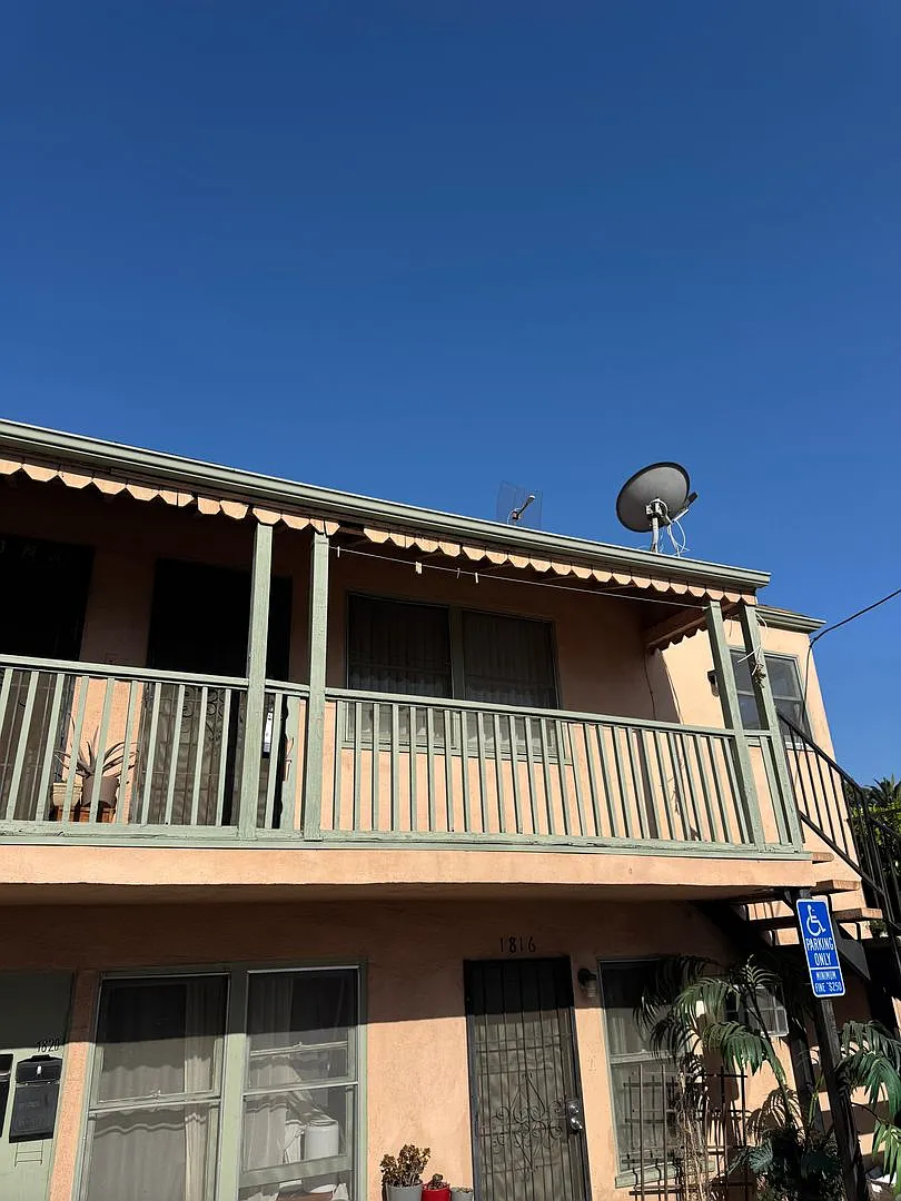 1816 Hillhurst Ave — Photo 4