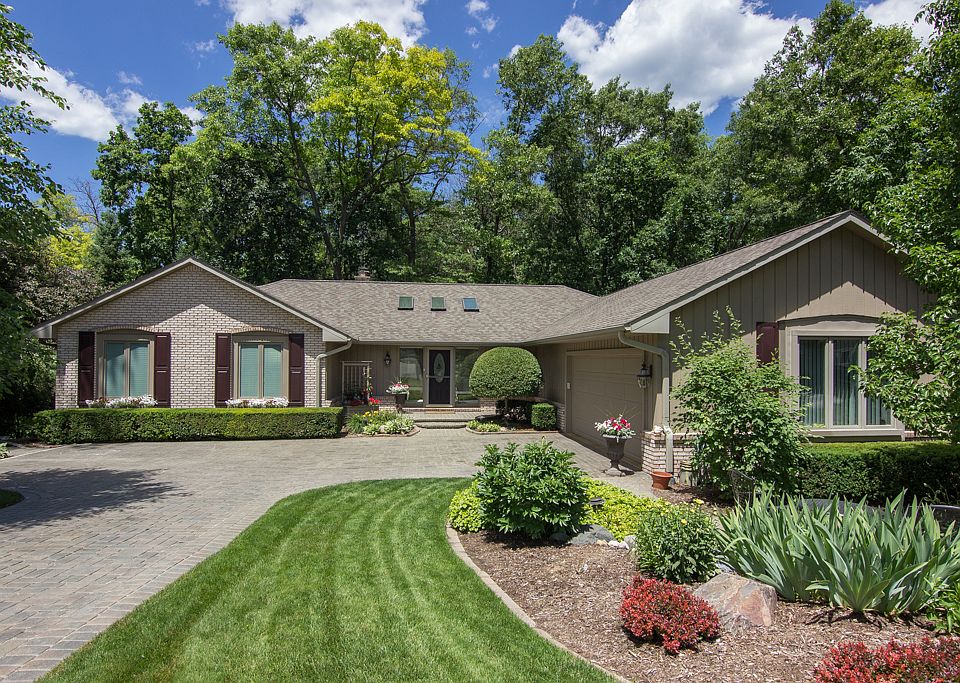 1st image of 6390 Park Trail Dr