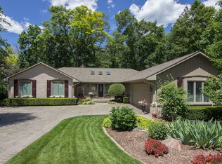 6390 Park Trail Dr, Clarkston, MI 48348