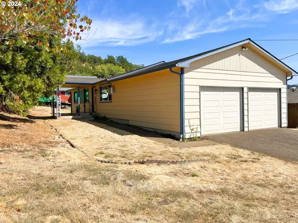711 Meadow Ave, Roseburg, OR 97470