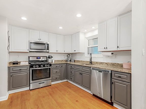 2nd image of 7102 Dumbarton Pl