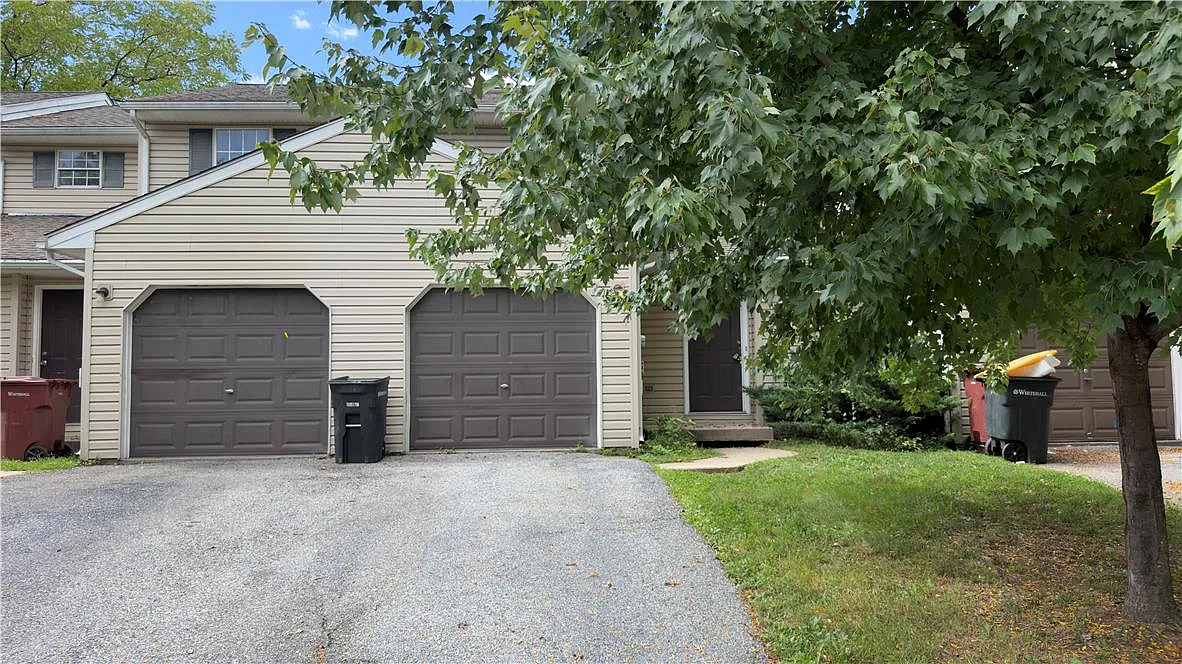 3 bed, 1.5 bath, 1306 sqft, $1,999 — Photo 1