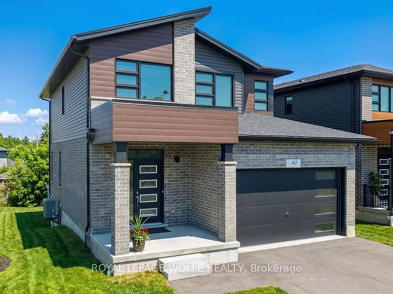 40 Moon Cres — Photo 1