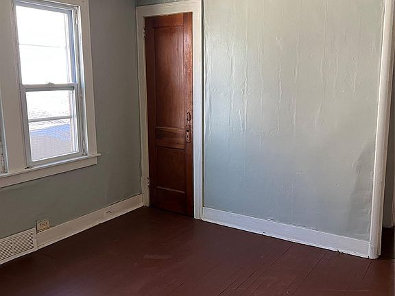 5th image of 936 Stocker Ave