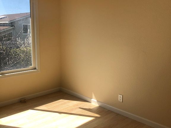 4th image of 33909 Shylock Dr