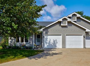 4532 71st St, Urbandale, IA 50322
