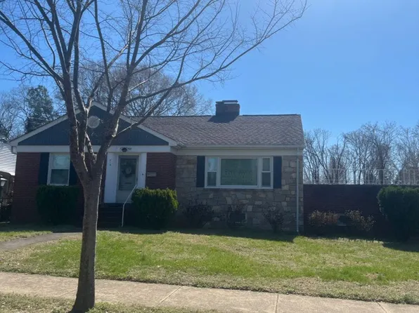 716 Bunker Hill St, Fredericksburg, VA 22401