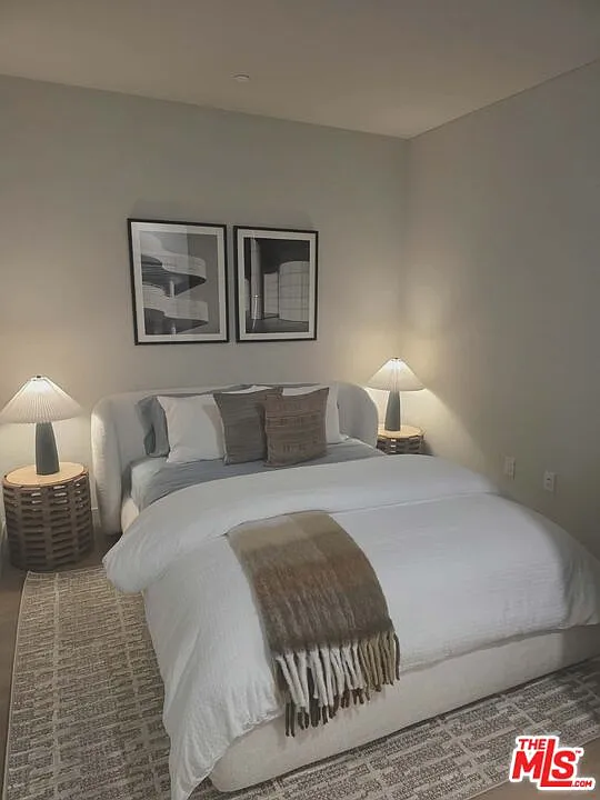 3 bed, 2.0 bath, 2400 sqft, $6,000 — Photo 3