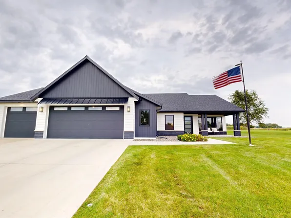 1824 Shady Ln NE, Willmar, MN 56201