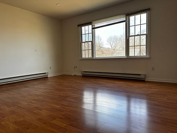 2nd image of 103 Ledge Ln #A