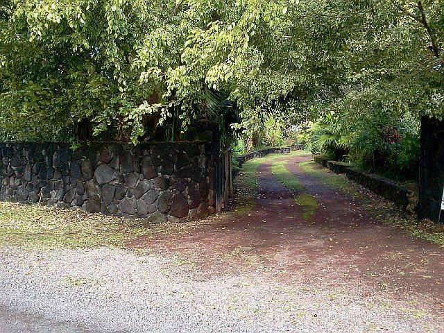 Gated Entry through Rock Wal