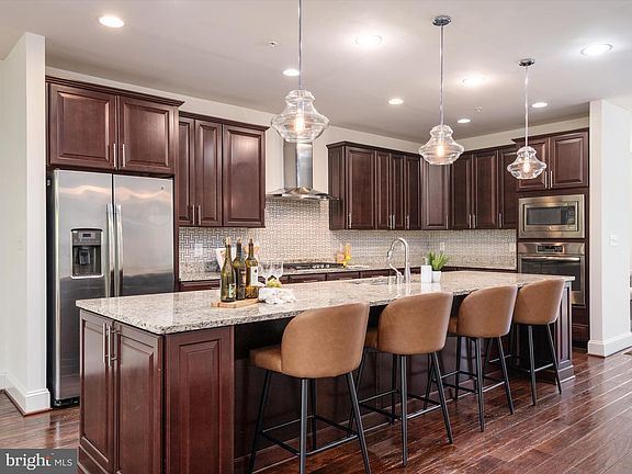 4th image of 124 Merrimack Way