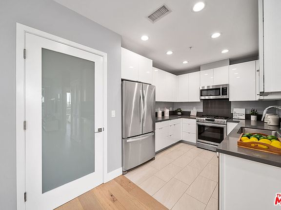 4th image of 105 S Mariposa Ave APT 506