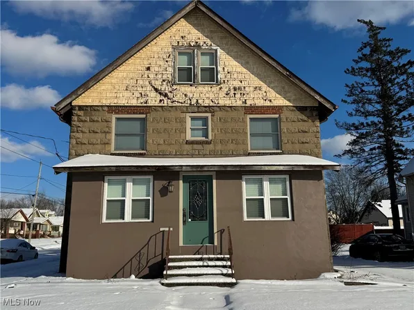 527 N Saint Clair St, Girard, OH 44420